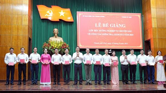 Thành ủy Huế bồi dưỡng nghiệp vụ chuyên sâu cho đội ngũ cán bộ làm công tác kiểm tra, giám sát