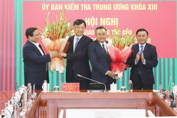 Hội nghị bàn giao công tác của Chủ nhiệm Uỷ ban Kiểm tra Trung ương khóa XIII
