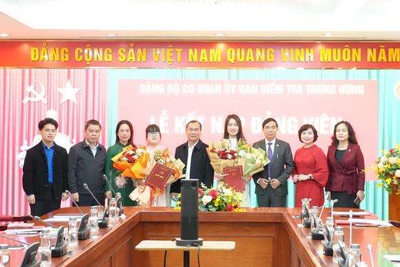 Chi bộ Vụ Nghiên cứu, Đào tạo nghiệp vụ tổ chức Lễ kết nạp đảng viên