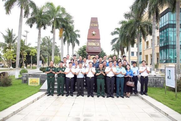 Hội Cựu Chiến binh và Đoàn Thanh niên Cơ quan Ủy ban Kiểm tra Trung ương tổ chức hoạt động về nguồn ý nghĩa tại Quân chủng Hải quân