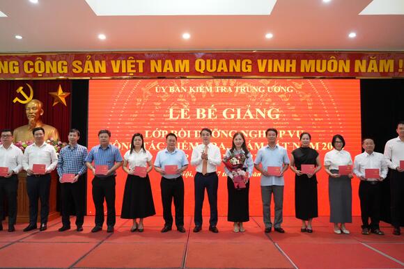 Lễ bế giảng Lớp bồi dưỡng nghiệp vụ kiểm tra, giám sát năm 2026